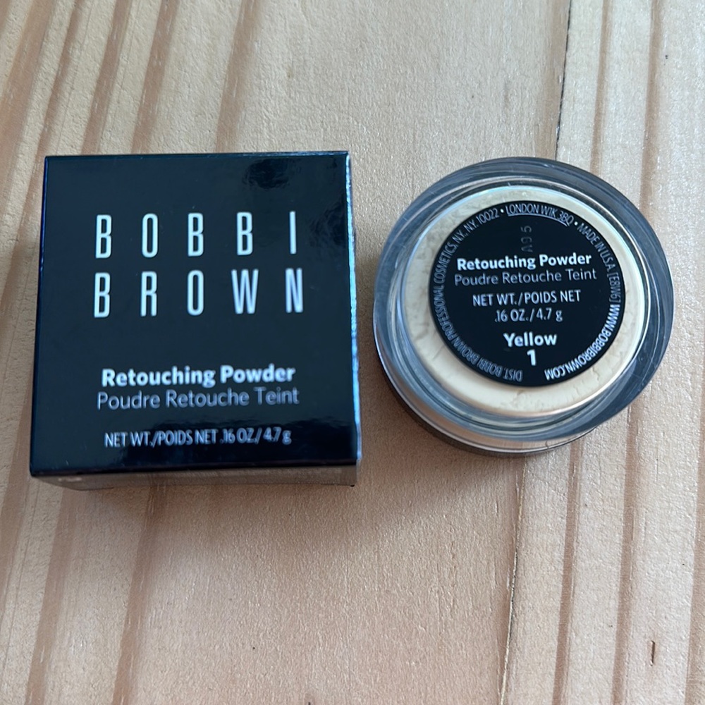 Bobbi Brown Retouching Powder in Yellow